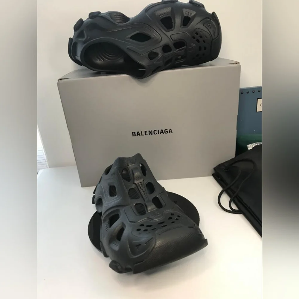 💯New Authentic ConsciousBalenciagaHD cut-out mules - Picture 3 of 11
